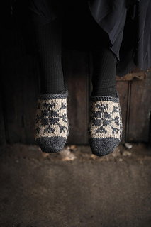 Smide - slippers pattern by Maja Karlsson